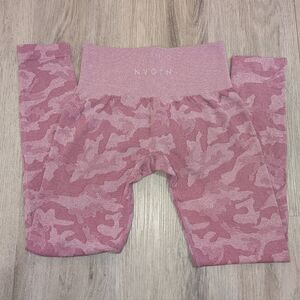 NVGTN Pink Camo Seamless Leggings – Size Small